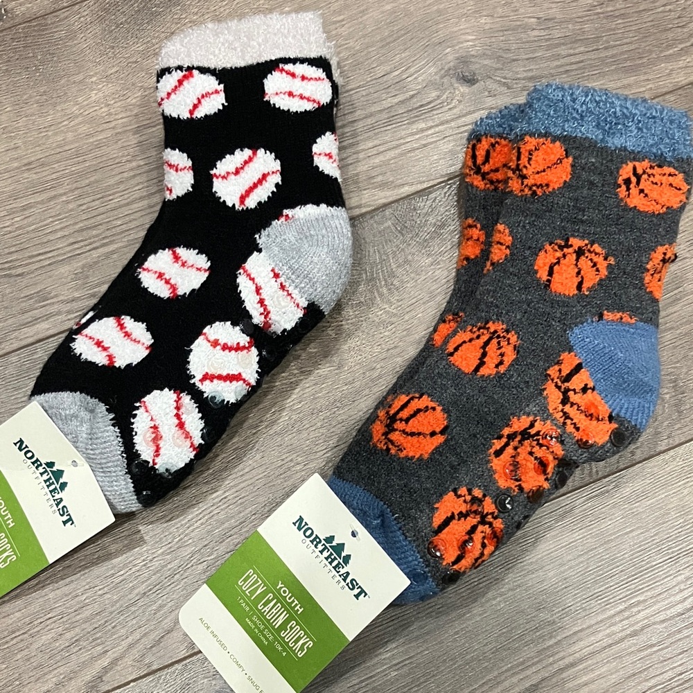 2 Pair Youth Crew Socks, Basketball & Baseball, With Grips, Shoe Size 10-4